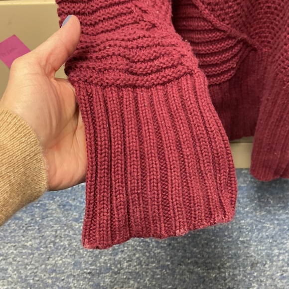 Woman’s knit sweater - Picture 4 of 6